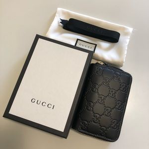 Authentic Gucci Signature Card Case